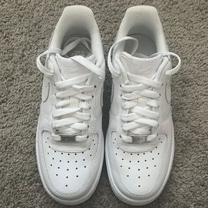 White Nike Air Force 1